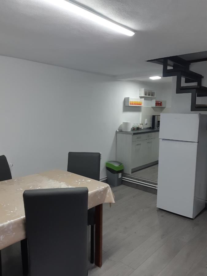 Apartament Magnolia Nearby City Center With Parking Hermannstadt Exterior foto